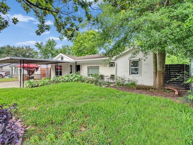 Building Photo - 10309 Chesterfield Dr