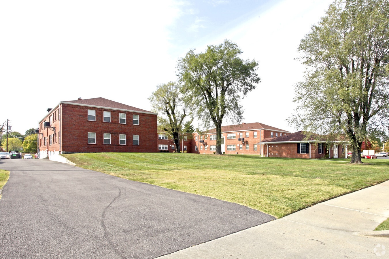 Williamsburg Apartments - Williamsburg Apartments