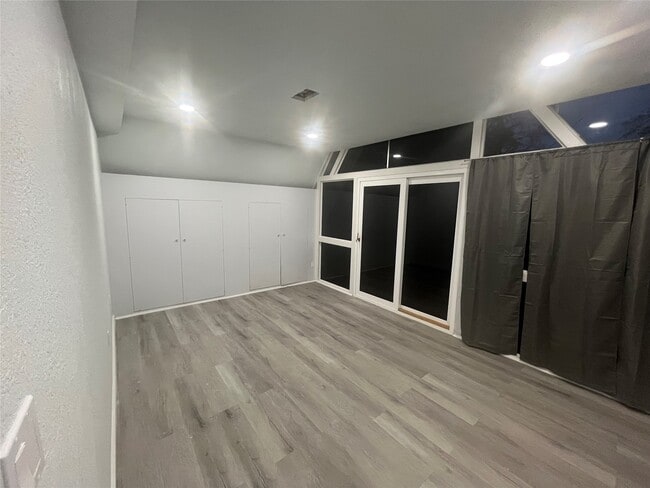 Photo - 415 Shirleen Dr