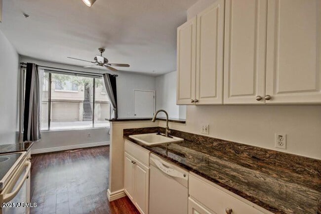 Building Photo - 1701 E Colter St Unit 157