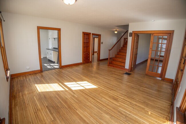 Photo - 5410 Simpson St