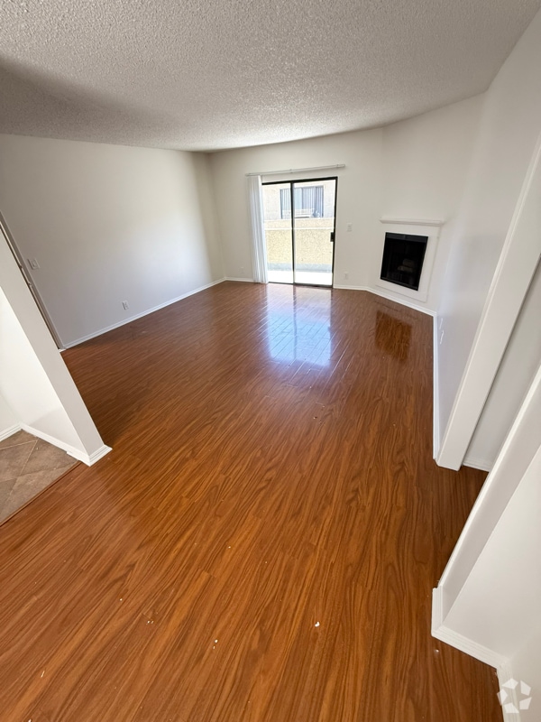 Building Photo - 14942 Burbank Blvd Rental