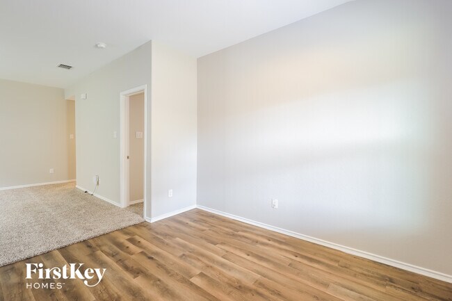 Photo - 7163 Quarter Moon