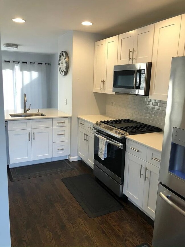Photo - Charming 2BR Condo in Danbury Unit LABS 1304 Sienna Dr - 60923535795