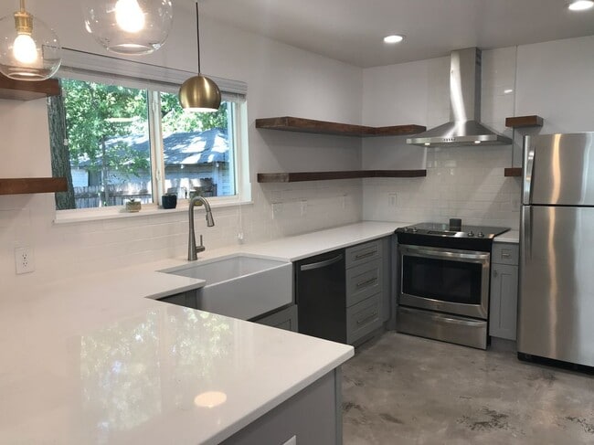 Photo - 423 W Woodlawn Ave