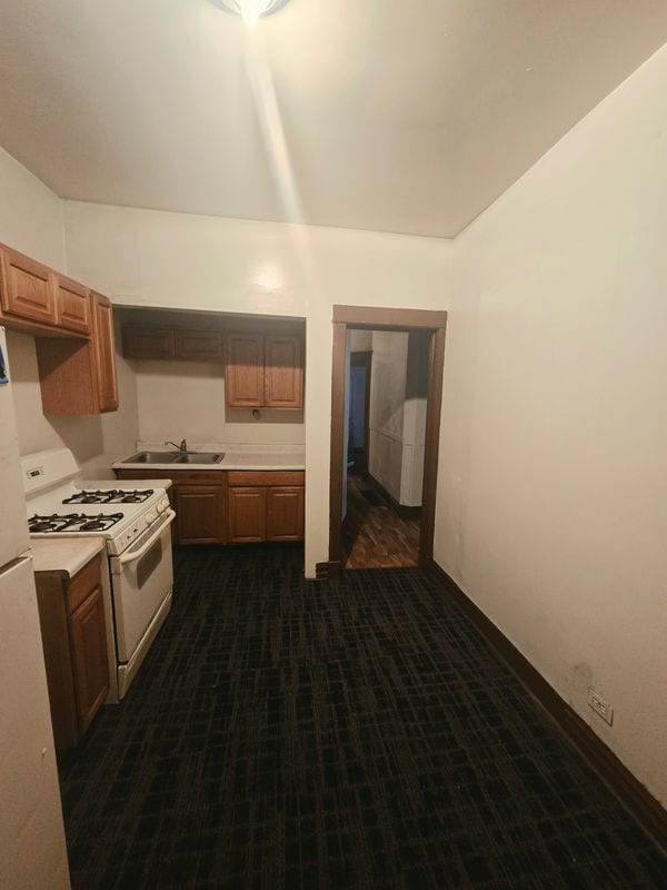 Photo - 725 W 69th St