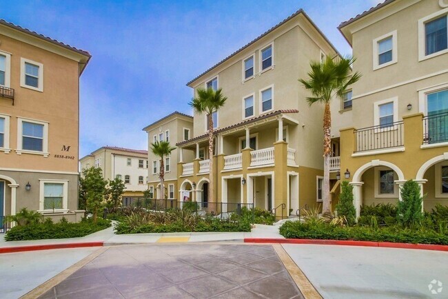 Building Photo - Gorgeous two bedroom home with 2.5 bathroo...