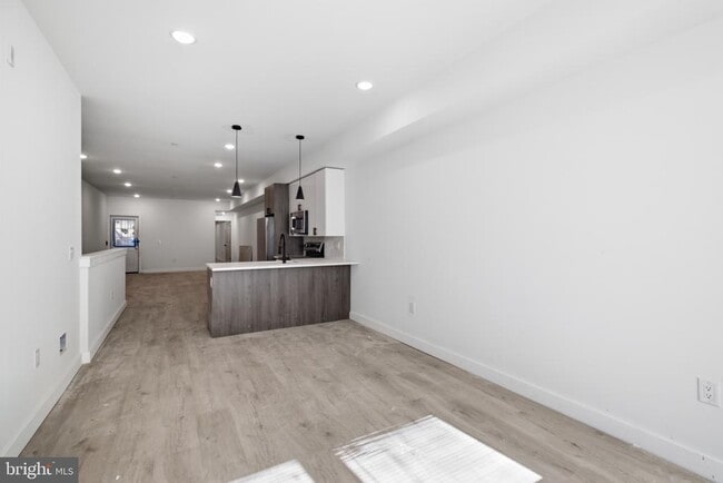 Building Photo - 2330 N 16th St Unit 1