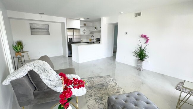 Photo - 10033 Winding Lake Rd Unidad 204