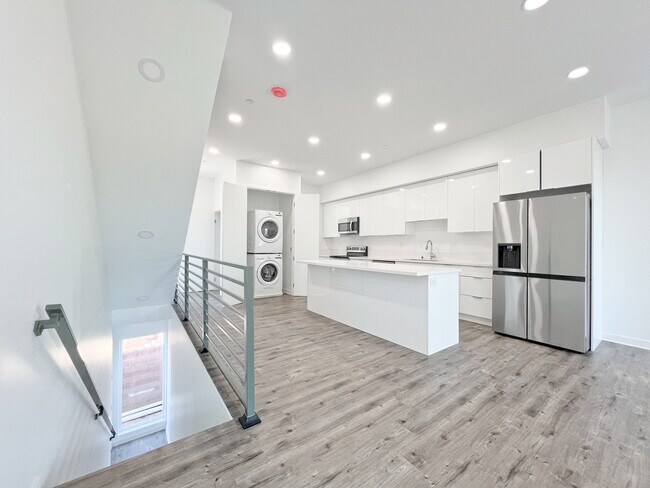 Photo - 1165 W 39th Student Housing