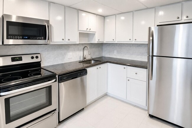 Building Photo - 2691 S Course Dr Unit 307