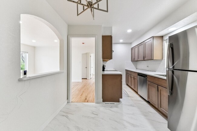 Building Photo - Stunning Single Family Home | 4BR/2BA | 1-Car Garage | Fenced backyard | $500 credit with a lease...