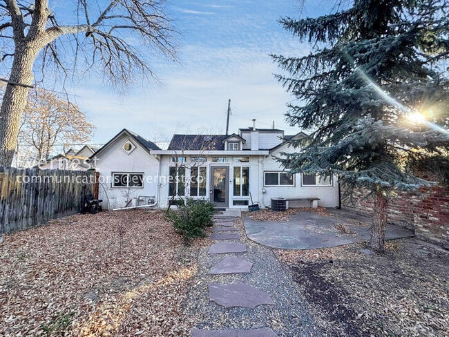 Building Photo - 4118 Wyandot St