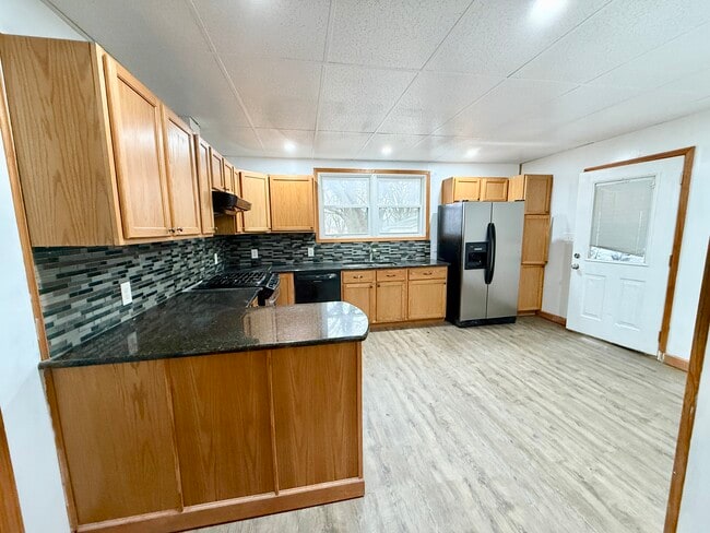 Kitchen - 304 N Williams St Unit 1