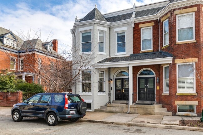 Building Photo - 305 N Vine St Unit #2