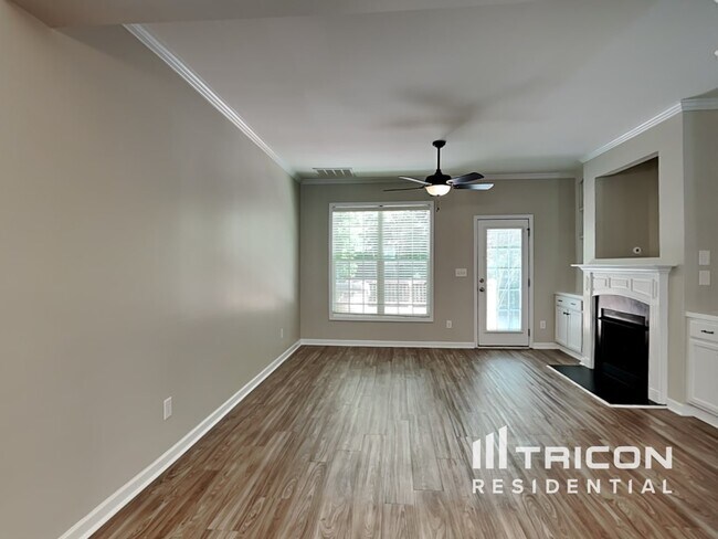 Photo - 557 McCarthy Dr