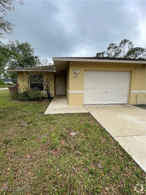 Building Photo - 1090 Jaguar Blvd Rental