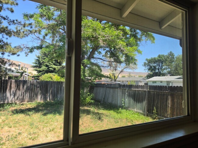 Photo - 504 Sandstone Dr