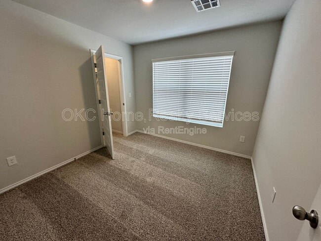 Photo - 618 SW 119th St