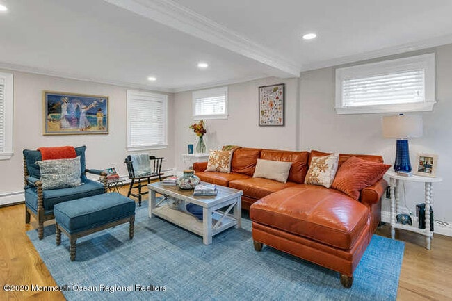 519 1/2 St Clair Ave