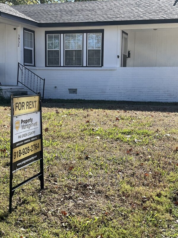 Photo - 3930 E 1st St