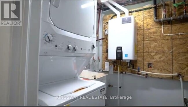 Photo - 2-945 VANCE CRESCENT