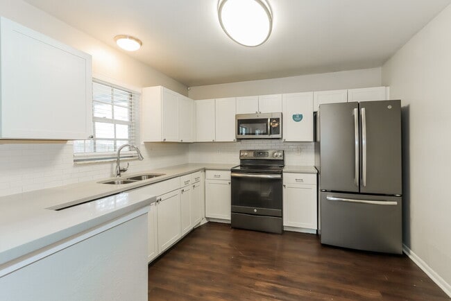 Photo - 4513 Bromley Ave