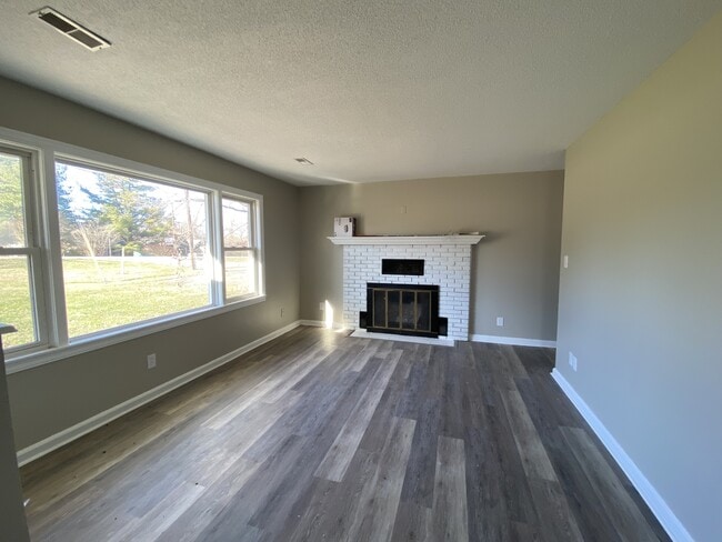 Photo - 2056 Hodgenville Rd