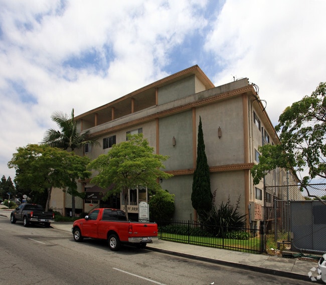 200 W. Arbor Vitae St.
