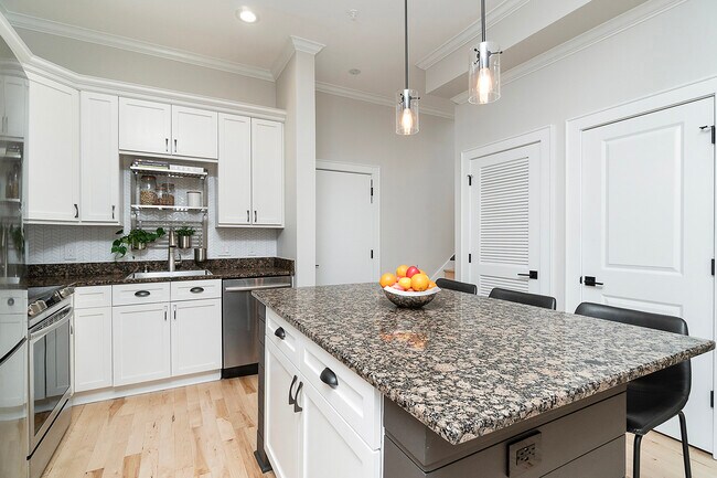 Photo - Poinsett Corners / Unit 110