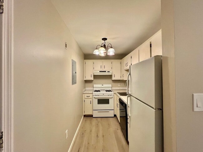 Photo - 20 Kenmar Dr Unidad 172