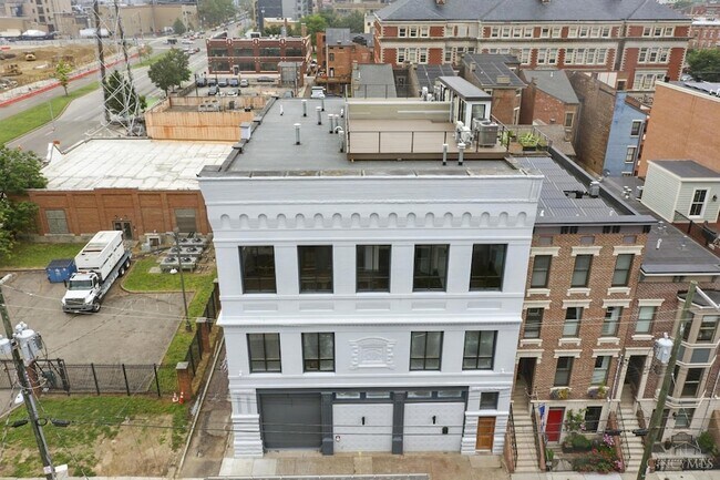 Photo - 222 W 15th St