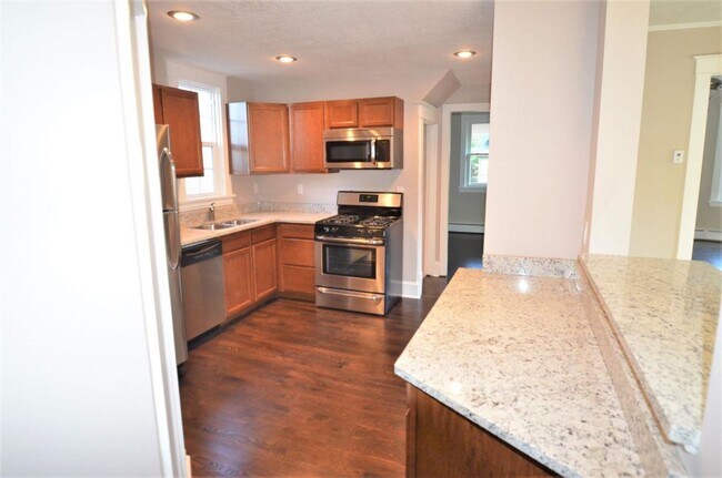 Kitchen - 966 Carroll Ave