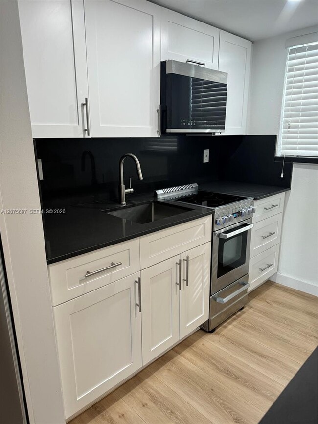 Building Photo - 1025 SW 6th Ave Unit #6