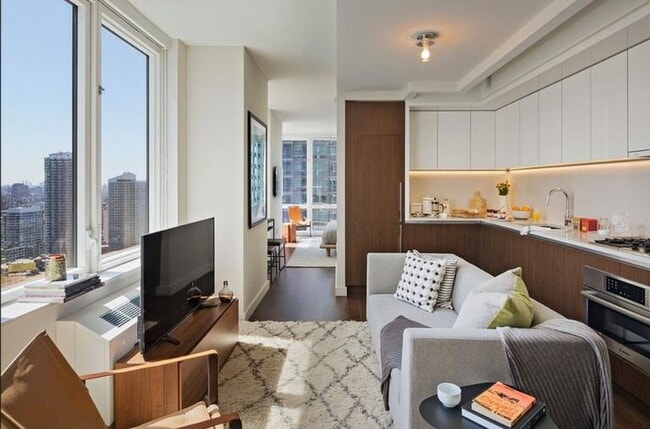 635 W 42nd St Unit 51W