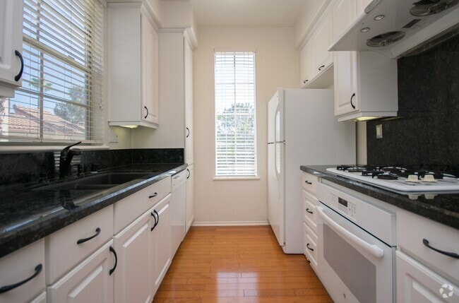 Building Photo - Beautiful Upstairs 2bd/2bth Condo in Carme...