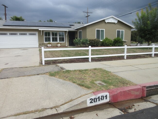 Building Photo - Beautifully Remodeled 3-Bedroom, 2-Bath wi... Rental