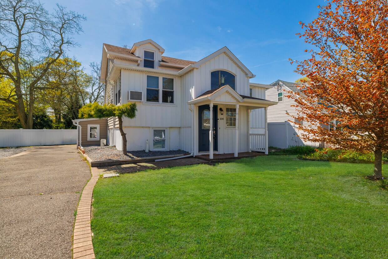 Photo - 108 Ralph Ave (Babylon, NY)