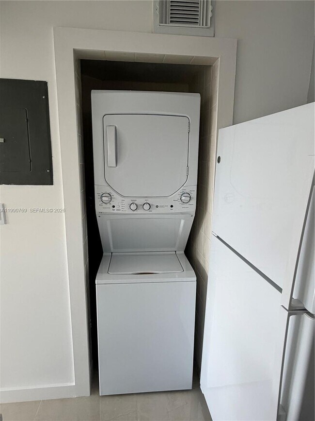 Photo - 1820 W 53rd St Unit 201