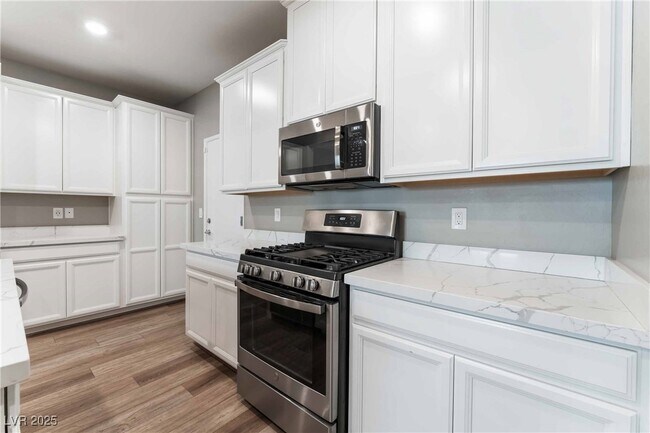 Photo - 25 Alamere Falls Dr