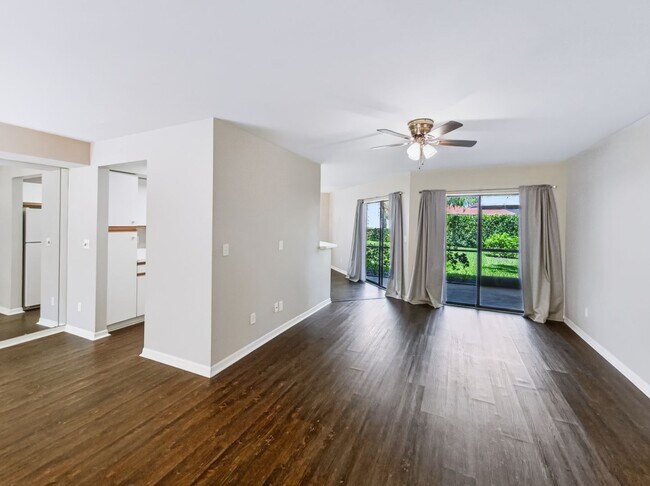 Photo - ** COACH HOMES @ BERKSHIRE LAKES ** 2 BED / 2 BATH - 1ST FLOOR CONDO - GARAGE - ANNUAL RENTAL