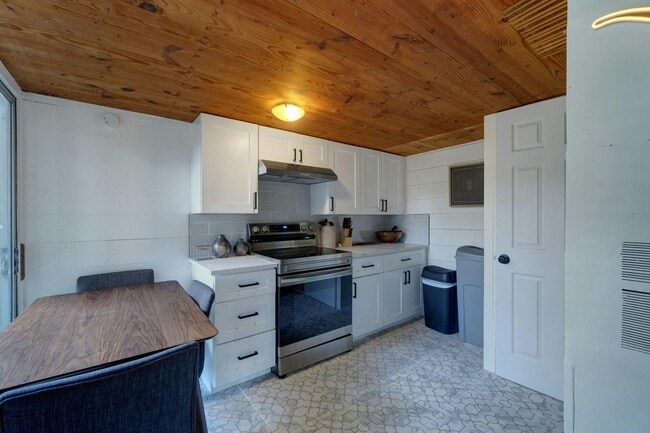 Photo - 1902 David St