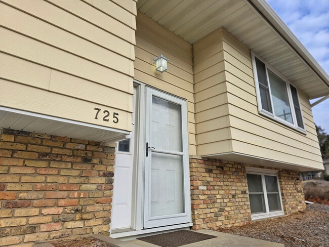 Photo - 725 Elton Hills Dr NW