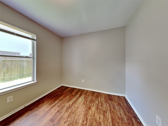 Photo - 3703 Nutwood Ln