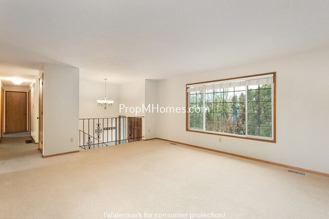 Photo - Spacious Four Bedroom Split-Level Home In Milwaukie!