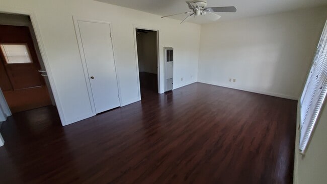 Building Photo - 4217 SW 2nd Ave Unit 1