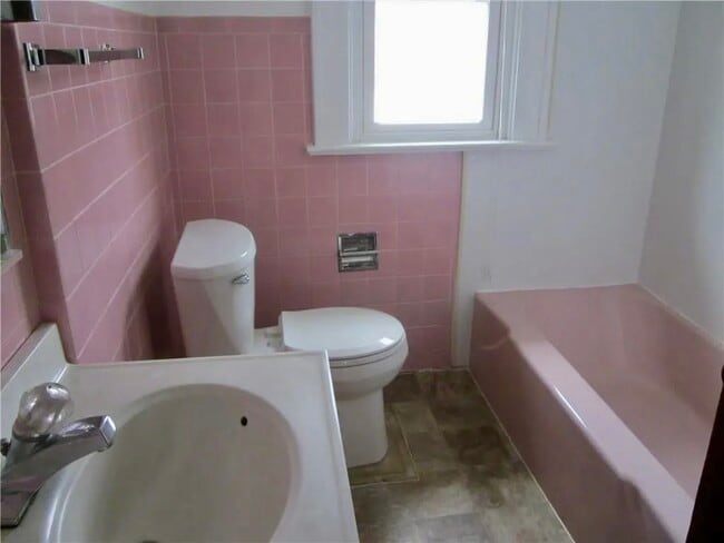 Photo - 192 Congress Ave