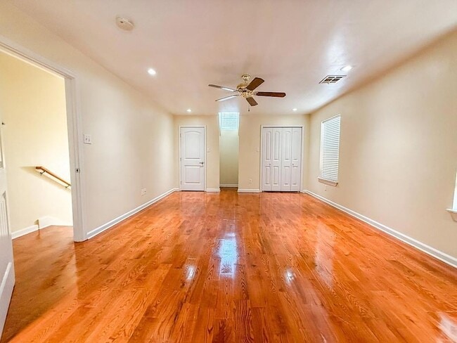 Photo - 2107 Valmont St