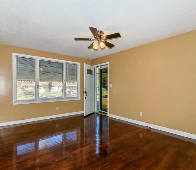 Photo - 5523 Minosa Cir E