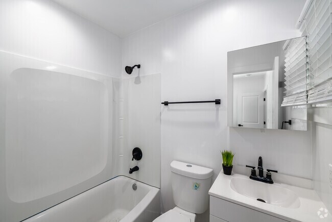 3BR, 2BA - Primary Bathroom - 2949-2957 Kalmia St